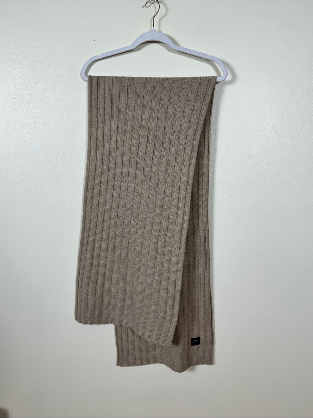 V Frass 100% Cashmere Scarf Quiet Luxury Preppy Soft Girl Neutral Scandi Ribbed - Picture 3 of 5